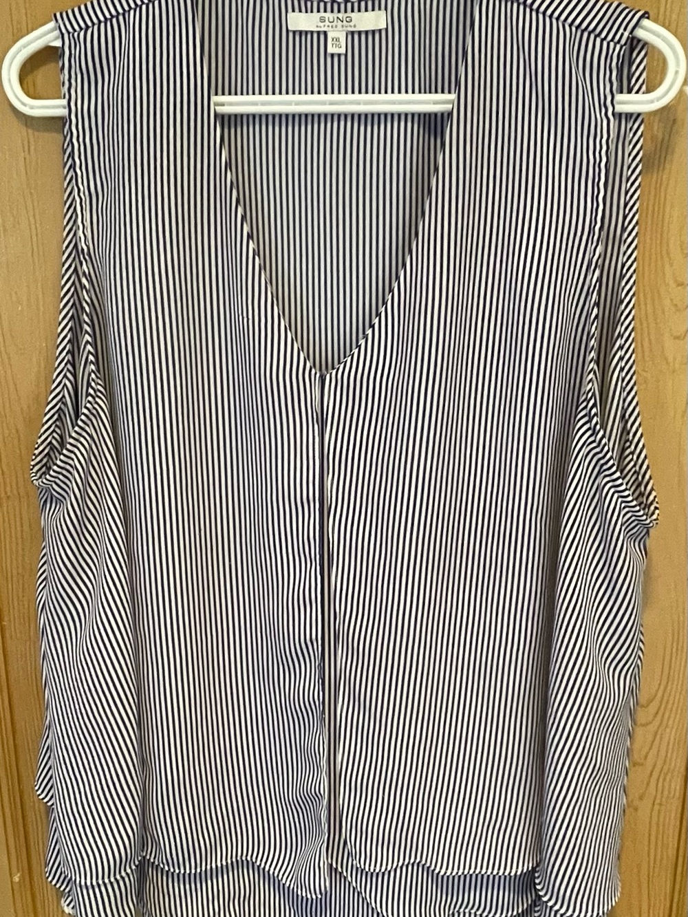 ALFRED SUNG Navy and White Vertical Stripe V-Neck Tank